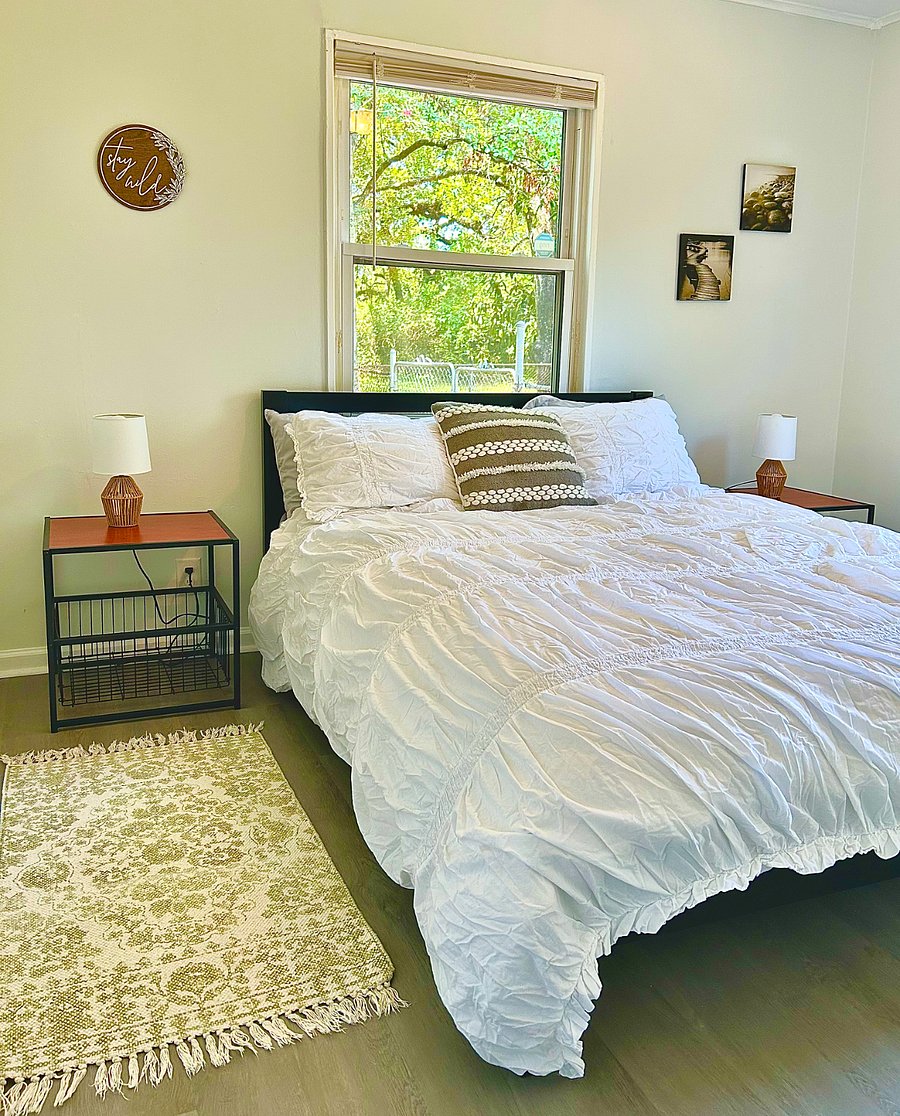 queen bedroom. marsh view