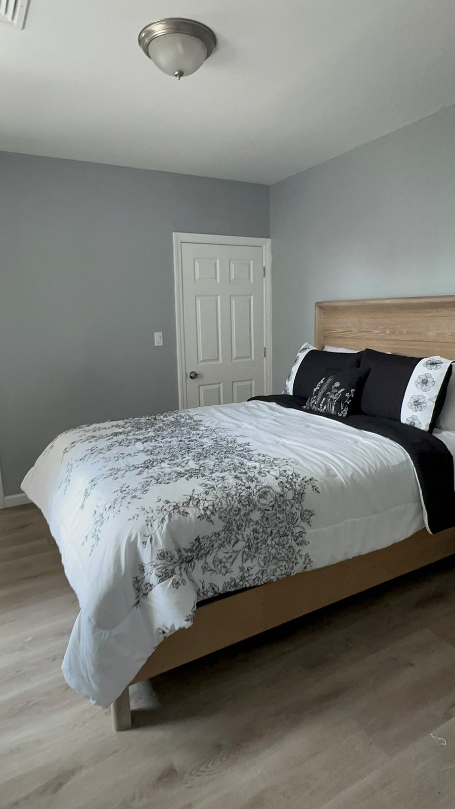Master Bedroom with Queen Size Bed