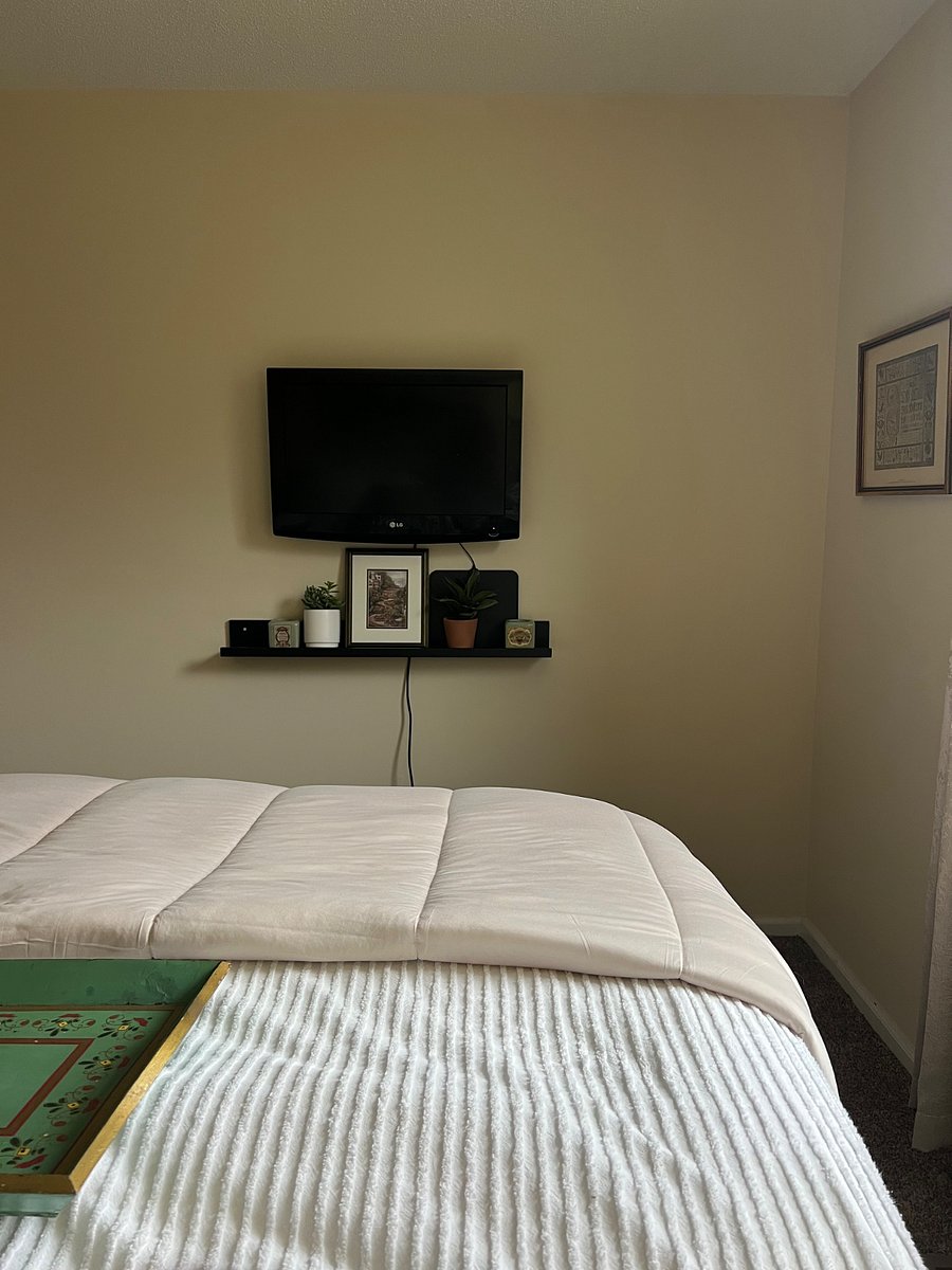 TV with antenna and Firestick 2nd bedroom