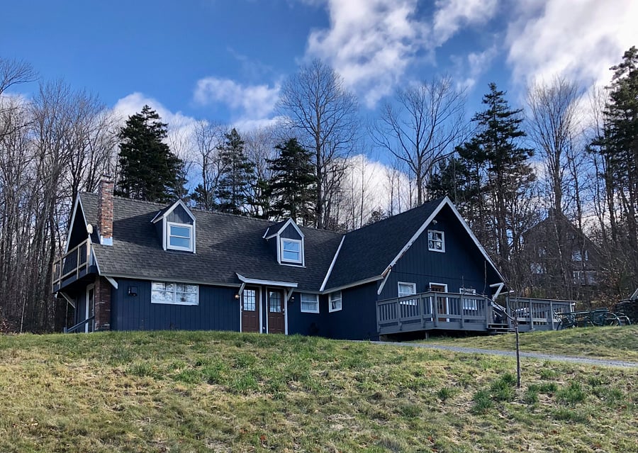 Two parking spots are available. One spot is in front of the front door and a second spot is just to the left of the house - convienently located next to a sliding glass door and the kitchen. (Makes unloading groceries easy!)