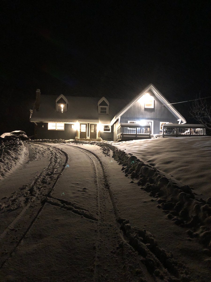 View of the entire house. The door on the left leads to the apartment. The apartment is on the left side of the house. Snow Ploiwing is INCLUDED.