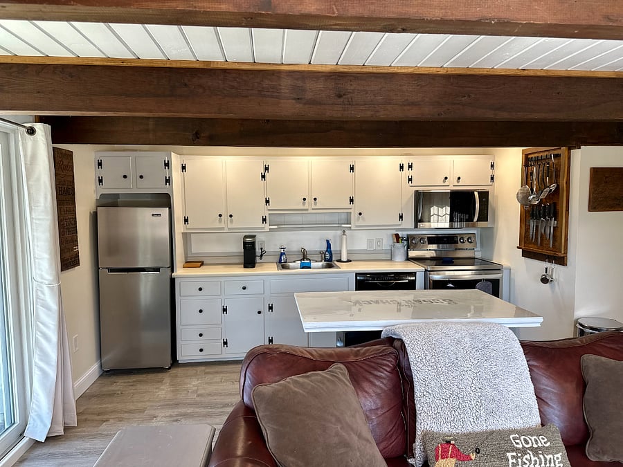 Full kitchen with new microwave and coffe maker.