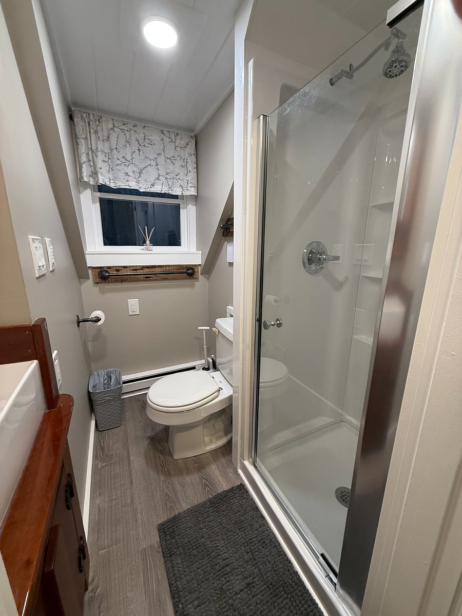Upstairs full bath