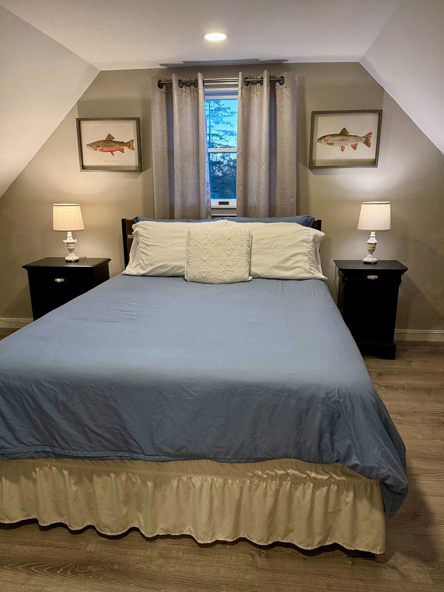 Front Bedroom Second Floor - Queen Bed