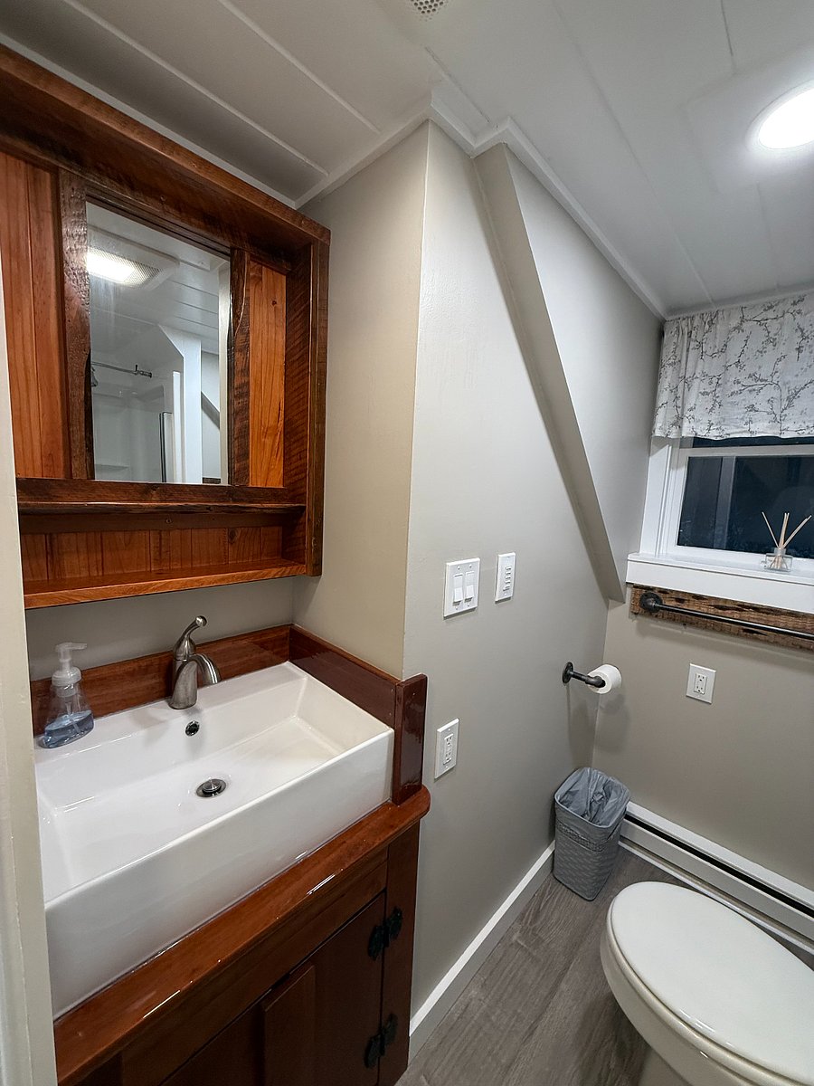 Upstairs full bath