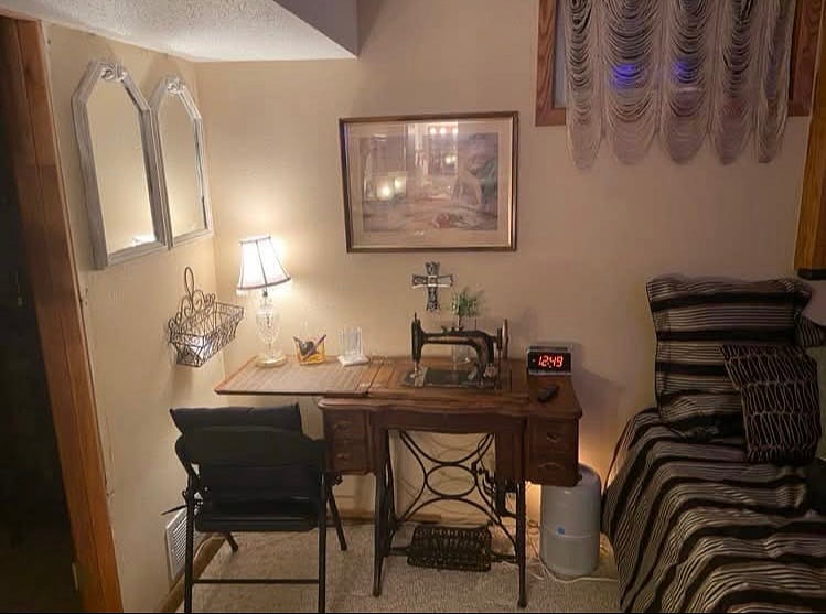 Desk area, lamp has 3 bright settings