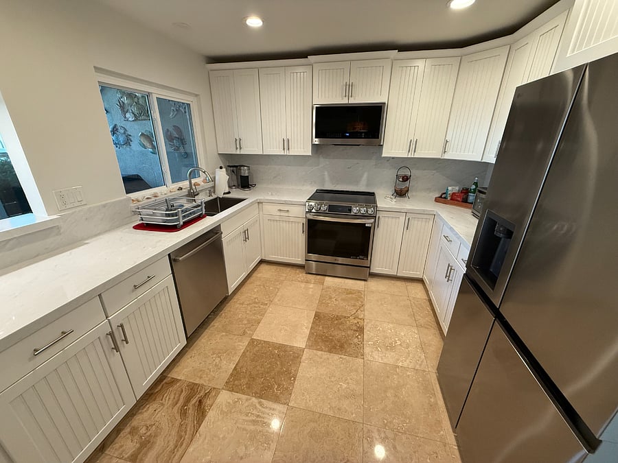 Fully equipped kitchen with new state of art appliances and