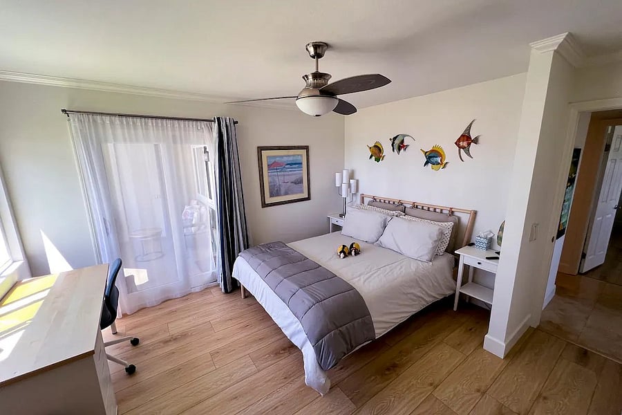 Catalina Bedroom with pillow-top ocean view