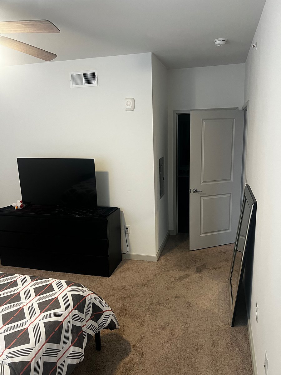 BATHROOM LEADING FROM BEDROOM
