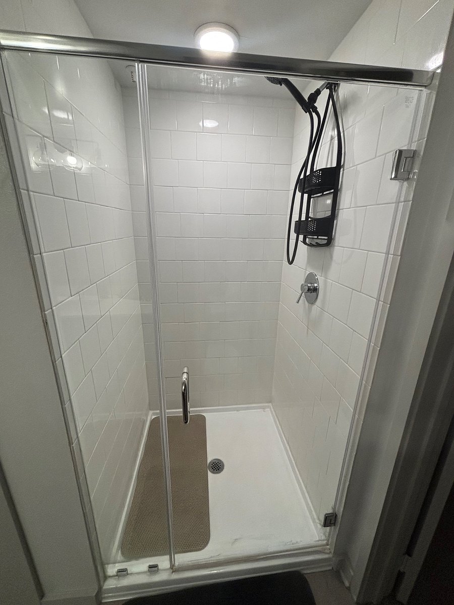 WALK-IN SHOWER