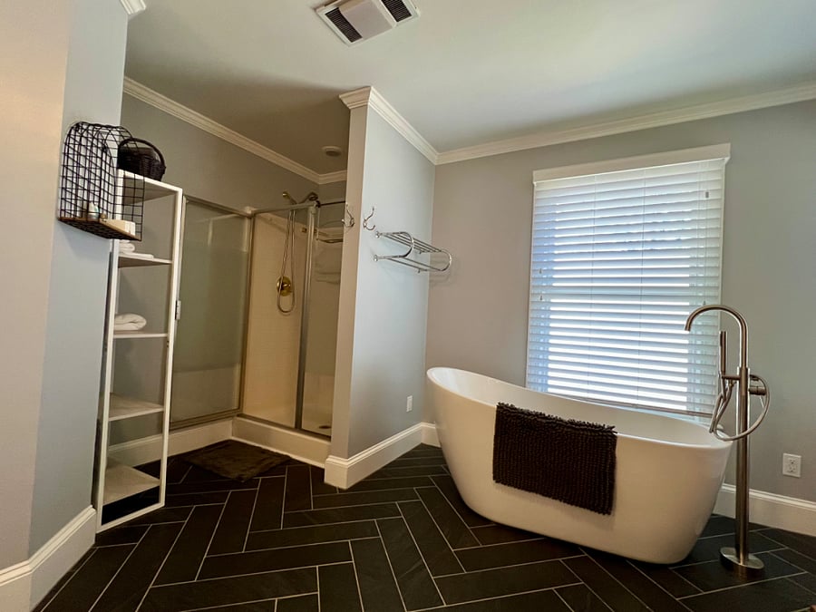 Shower & soaking tub