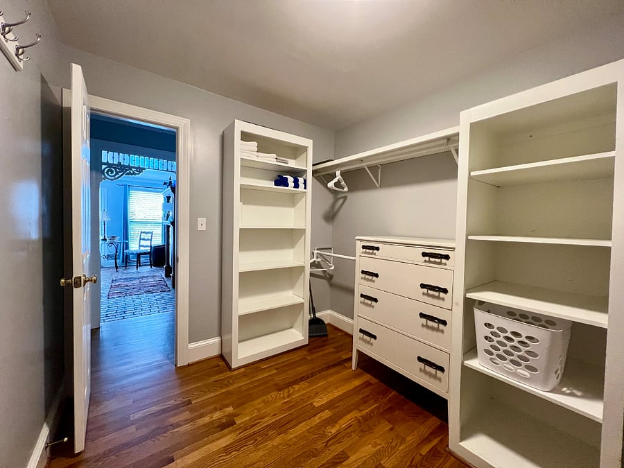 Walk-in Closet
