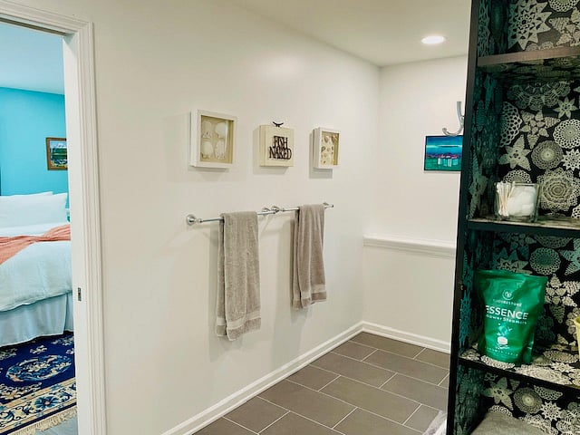Dual towel rack.