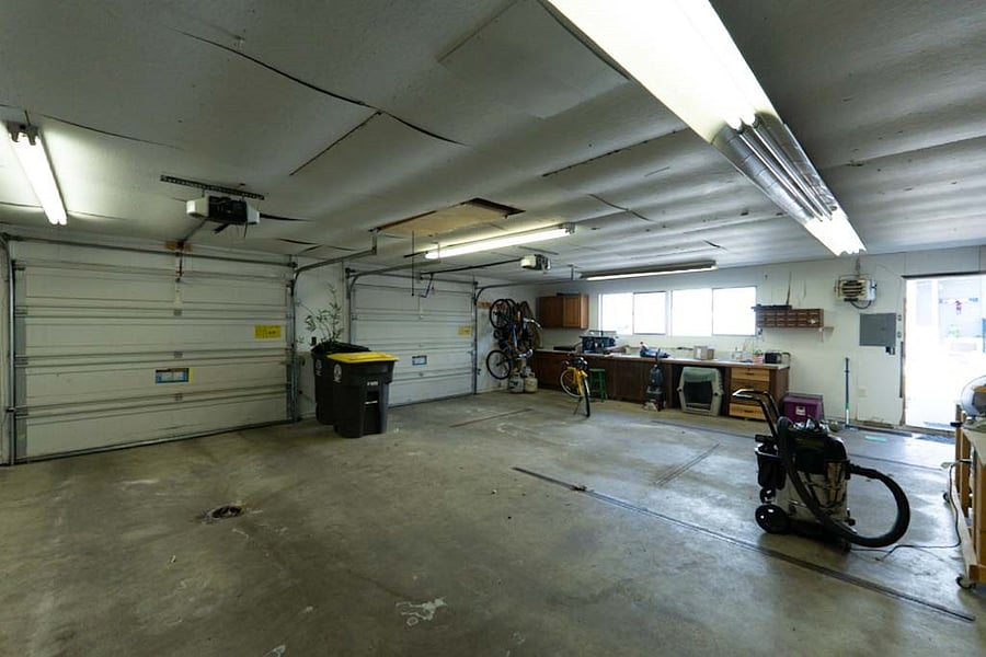 Spacious 2 car garage