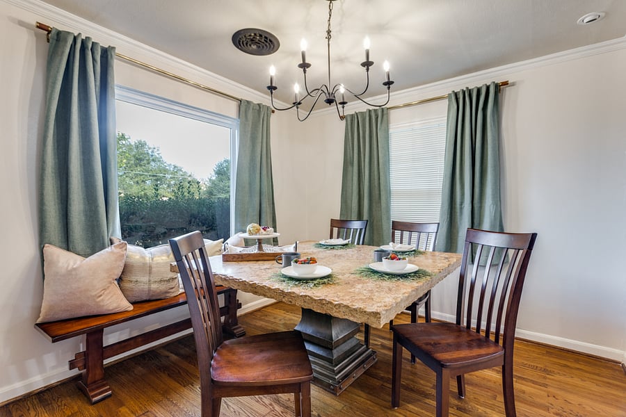 dining room, seats 8 comfortably