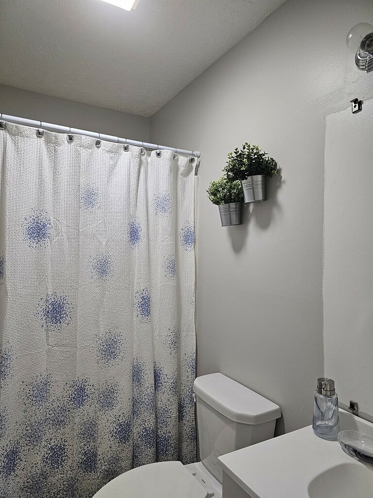 2nd bathroom