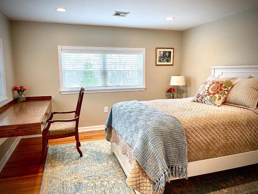 bedroom 1: full bed, desk, closet bedroom 3; 3 full