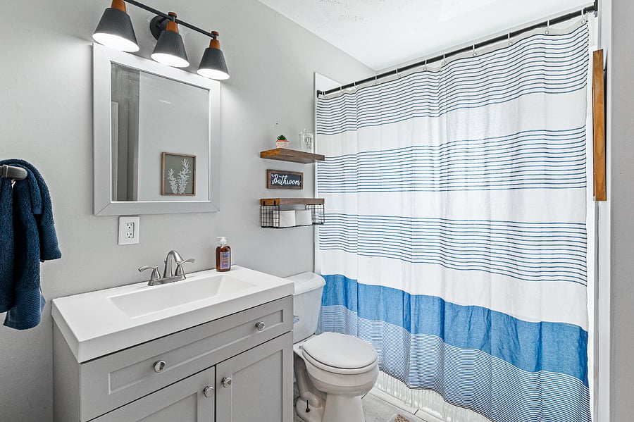 Full Bathroom