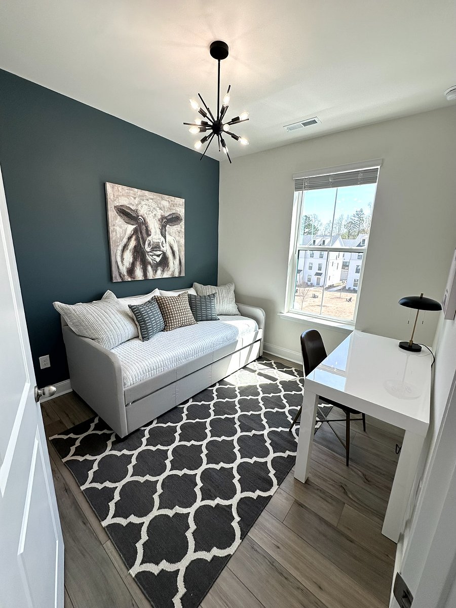 Bedroom with twin trundle bed on the third floor. 