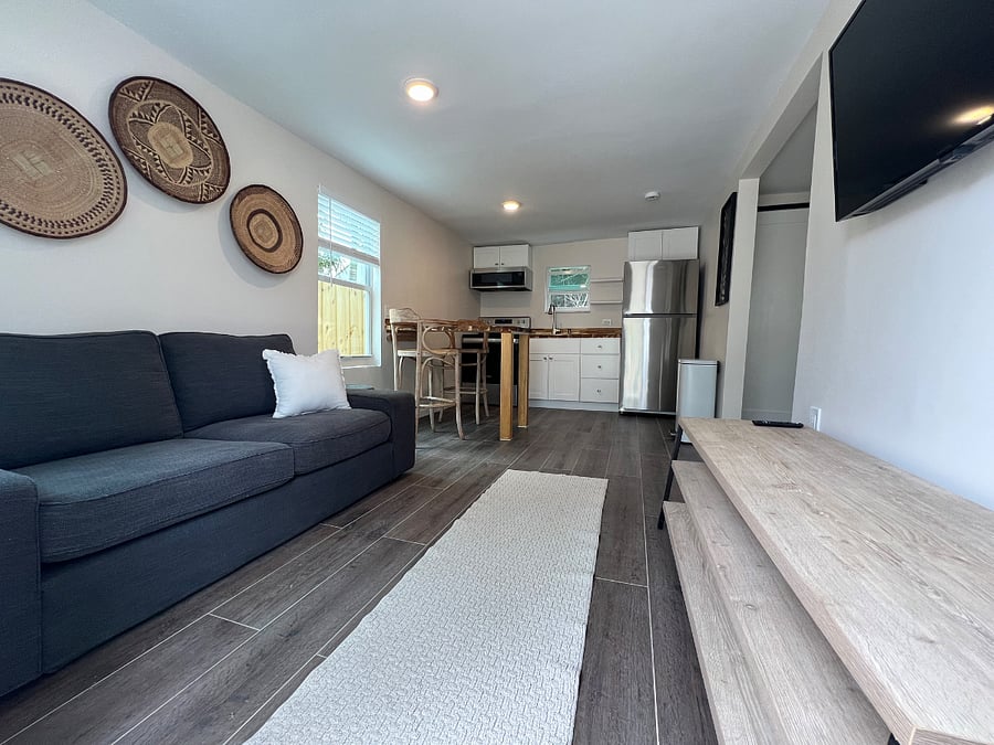 Living room/kitchen area