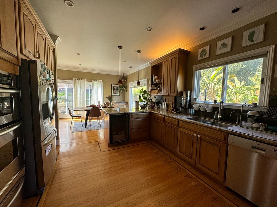 Large Spacious Kitchen