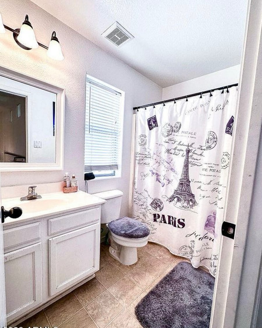 2nd floor secondary full bathroom