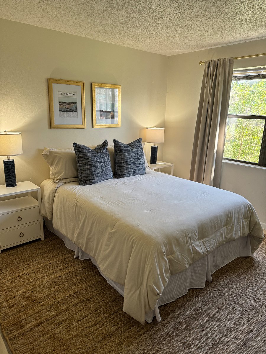 Queen bedroom
