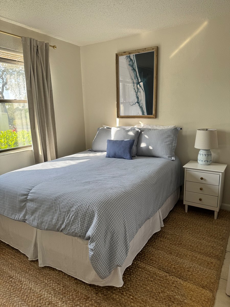 Full bedroom