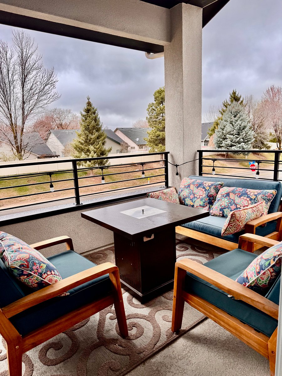 Balcony with Fire table