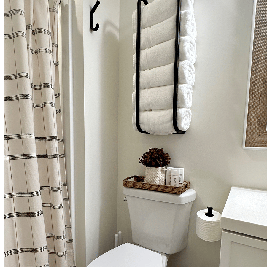 Fresh towels, starter toiletries, hairdryer