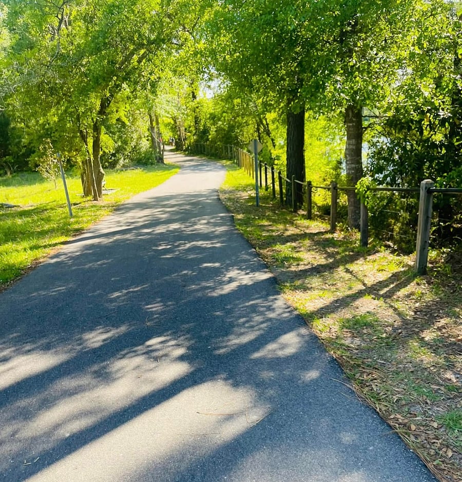 Walking/bike trail in the neighborhood to the beach,shopping,food,movies