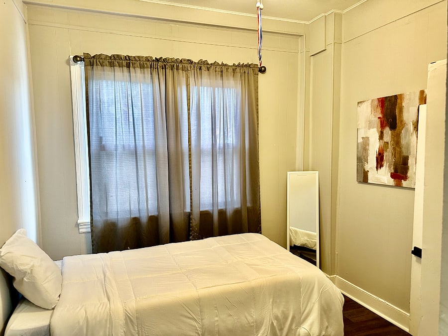bedroom 1, with twin bed