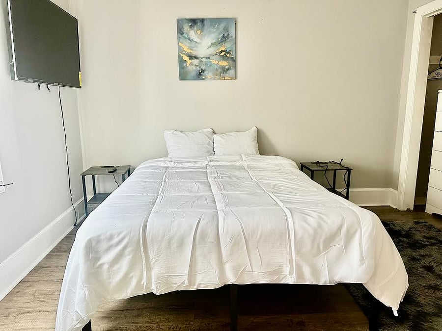 bedroom 2, with queen bed