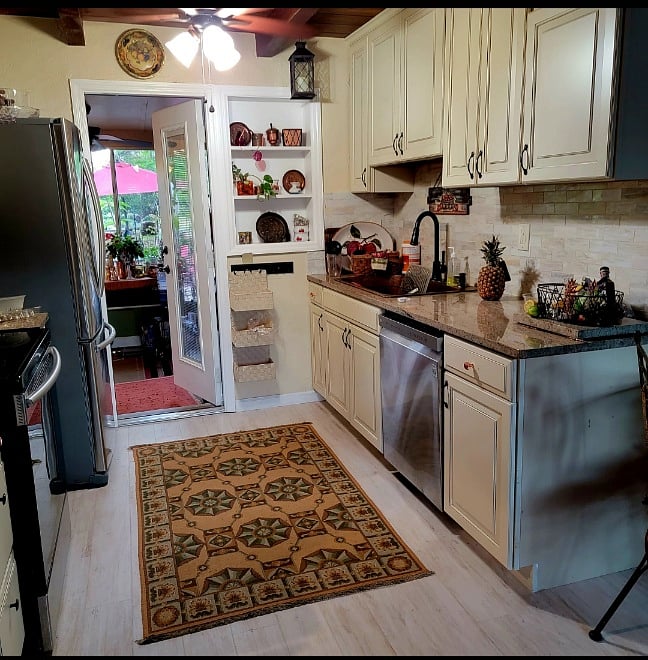 Full service kitchen