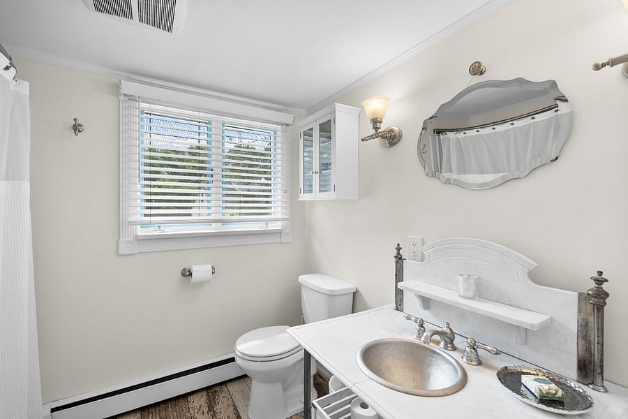 Upstairs bathroom.