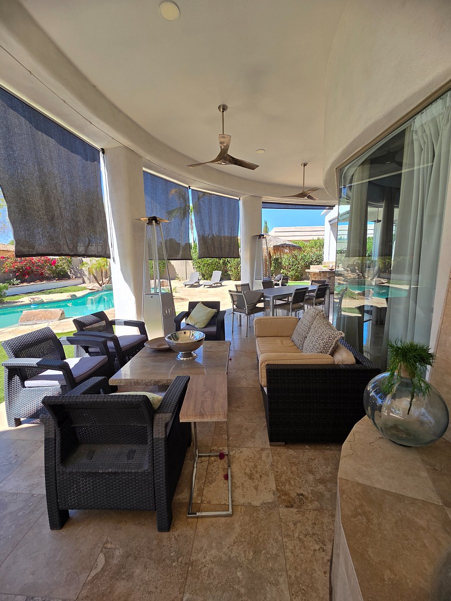 Extra large covered patio!