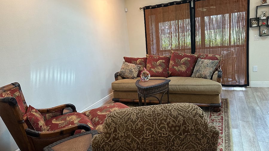 Formal sitting room