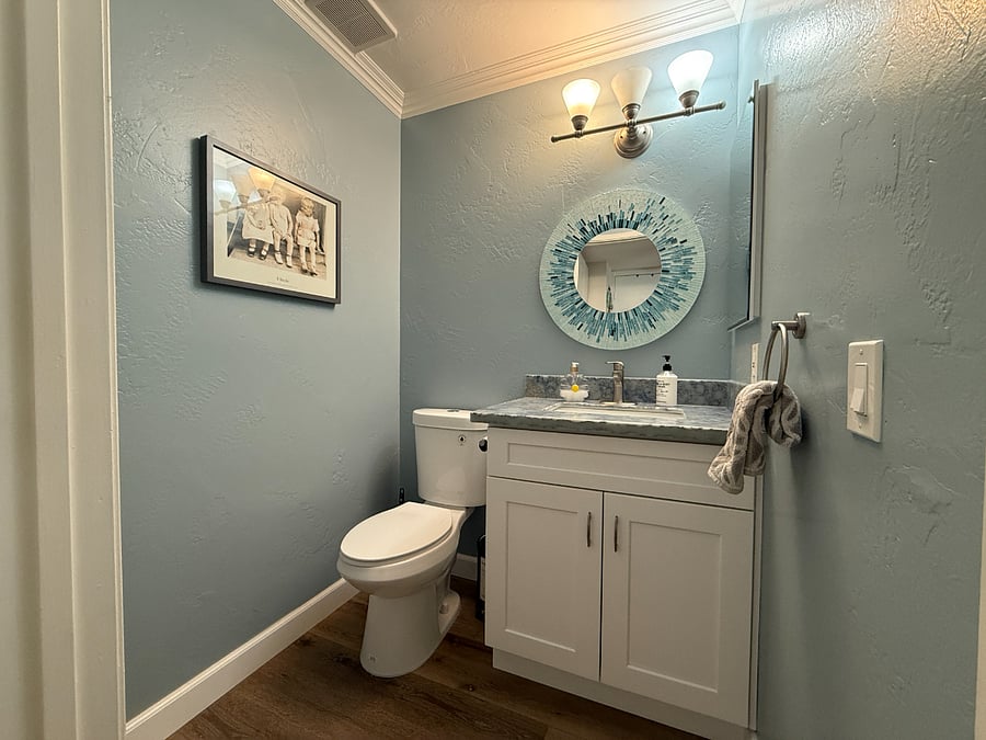 Half bathroom downstairs (community bathroom)