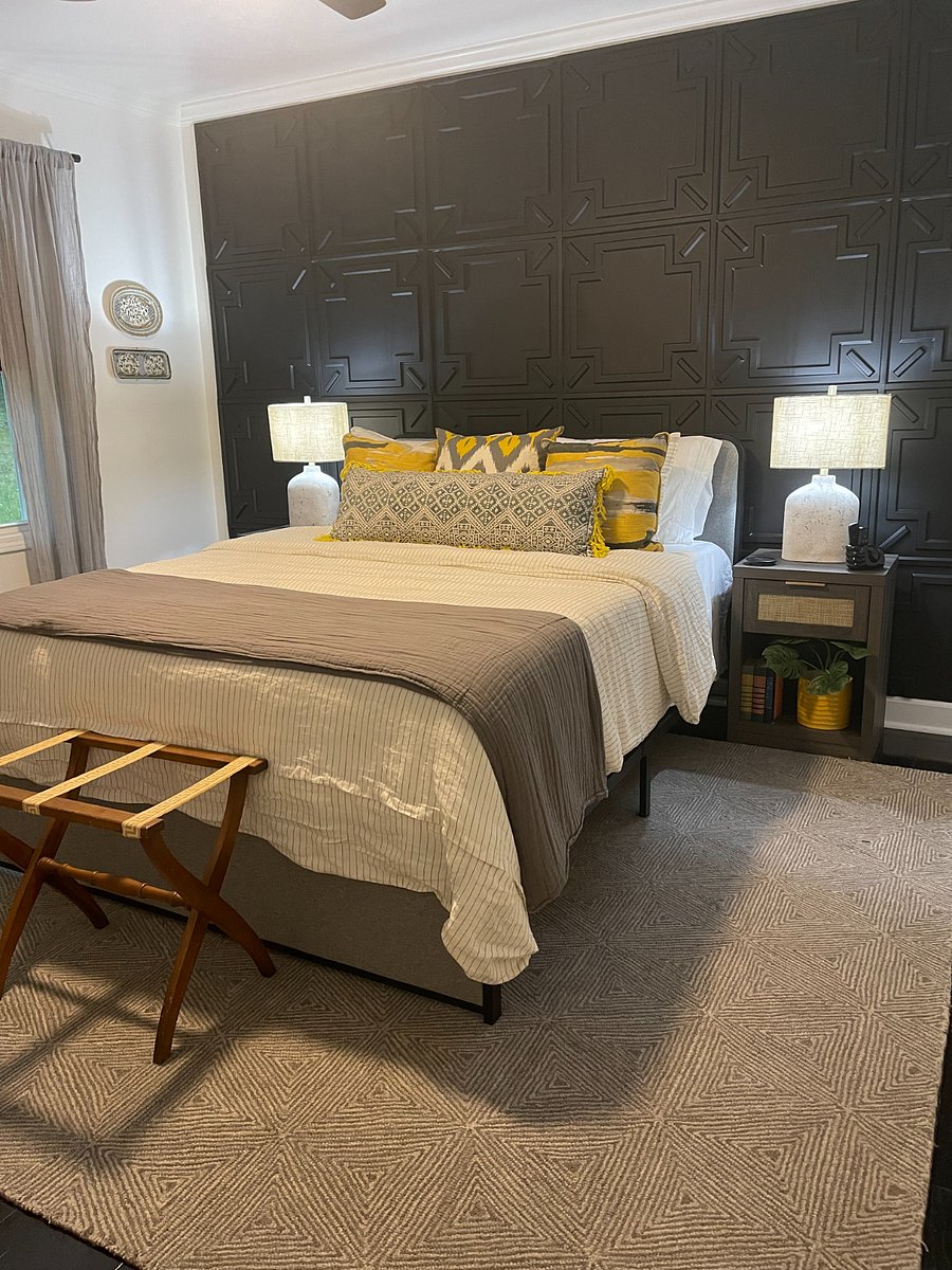 Queen bedroom