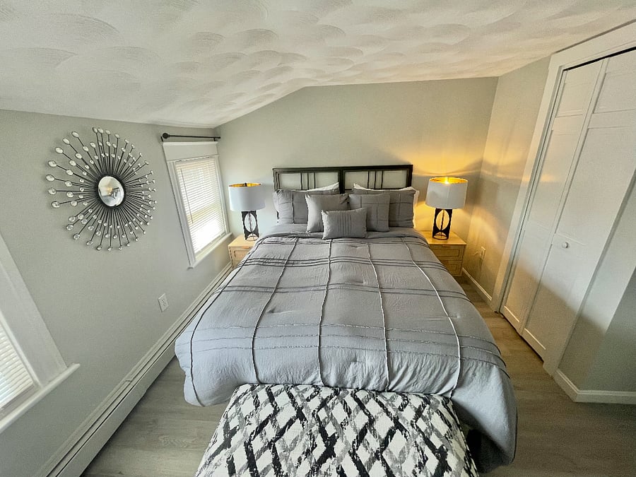 Cozy Queen Bed Rm R2