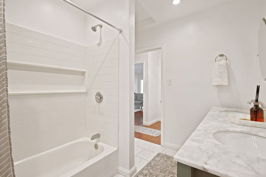Front unit bathroom 1