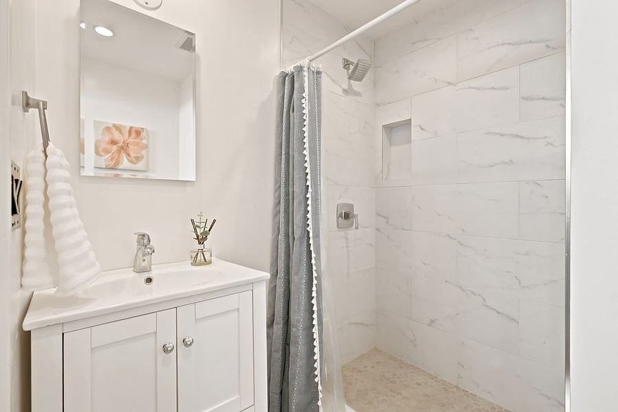 Front unit bathroom 2