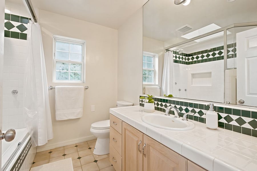 Back unit bathroom