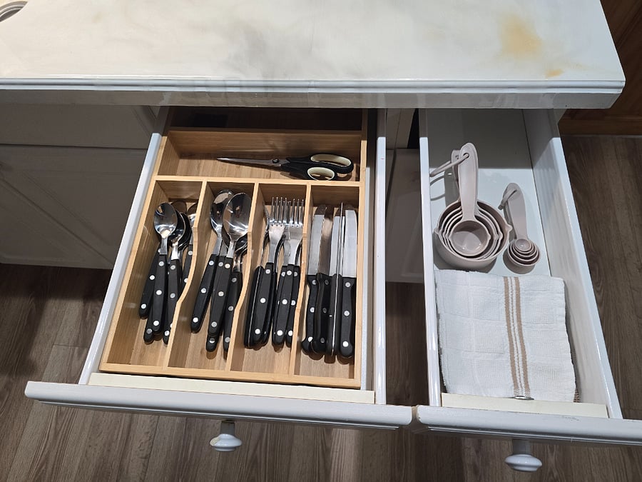 Cutlery and measuring cups/spoons