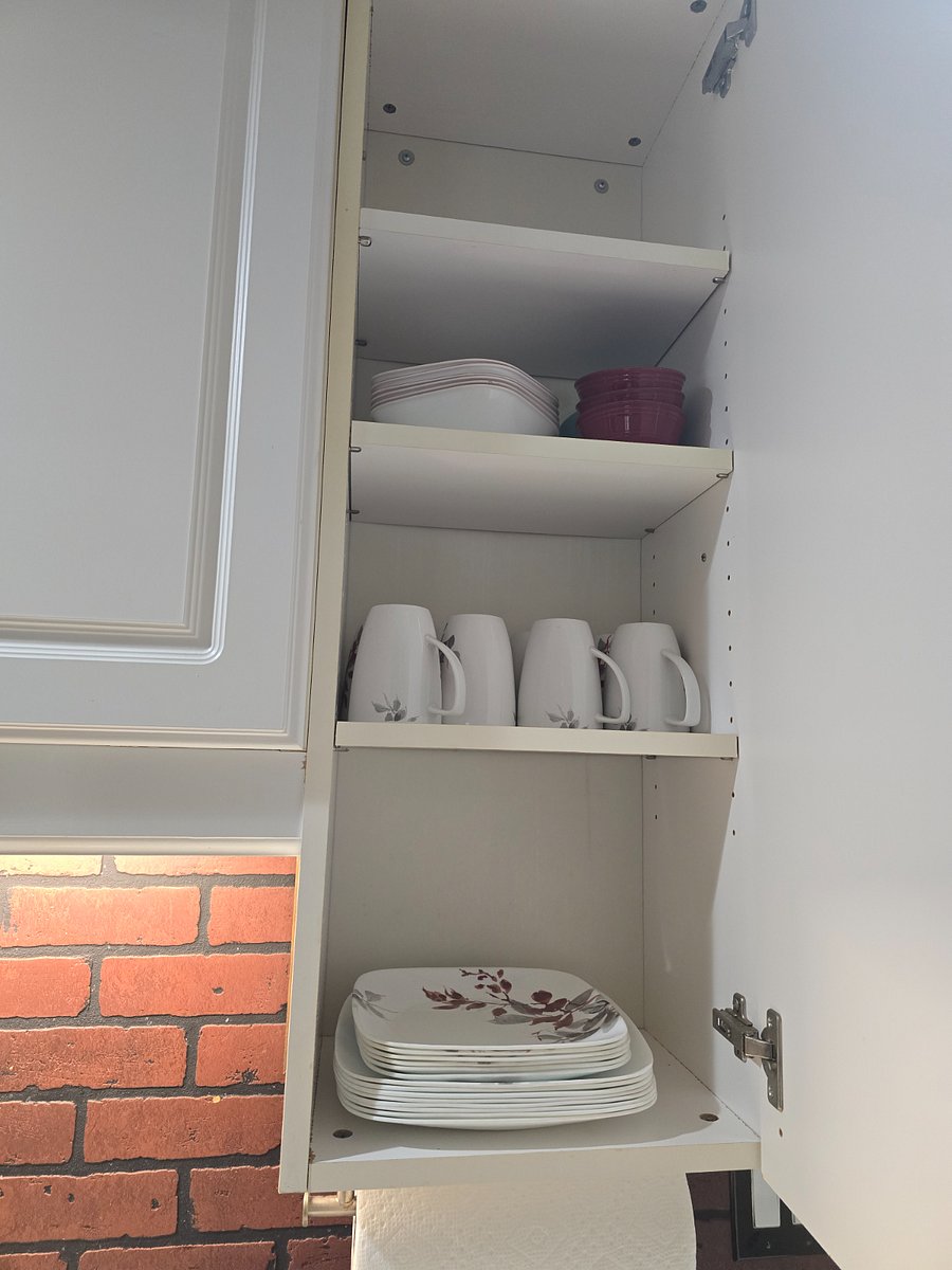 Plates, bowls, cups/mugs