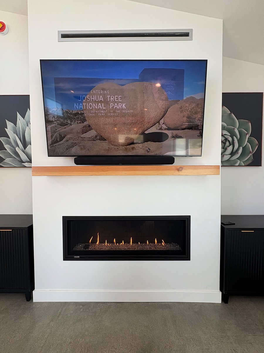 Gas fireplace & Smart TV