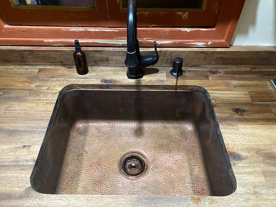 Kitchen sink (copper)