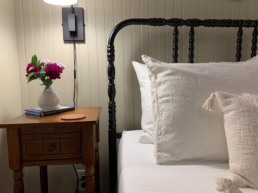 Queen bed with quality linens