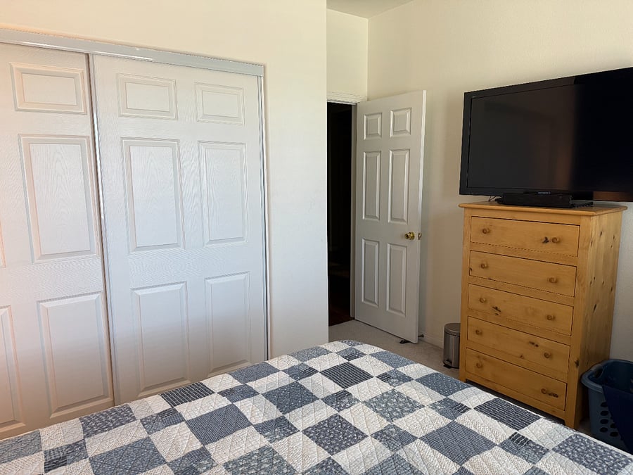 Full size dresser