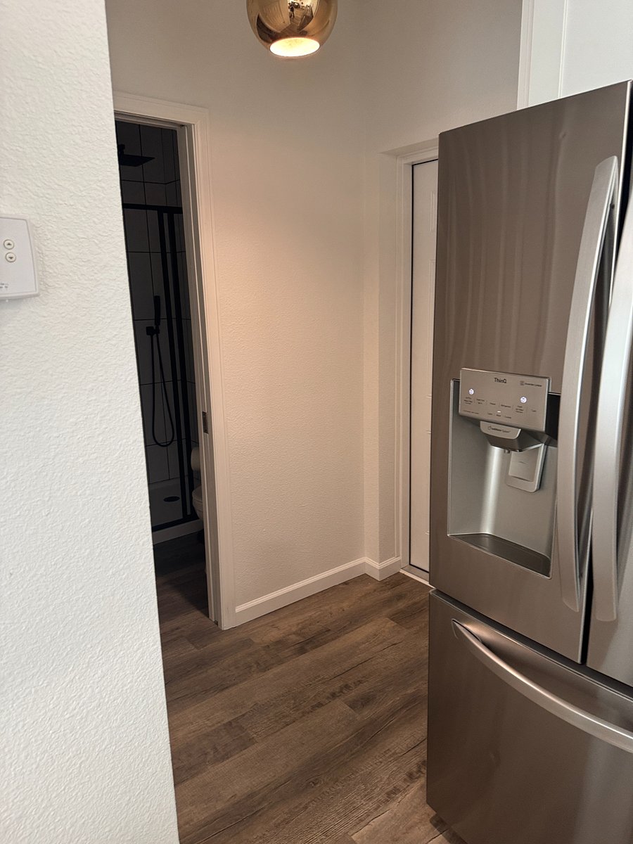 Hallway to back yard & 2nd bathroom/laundry room
